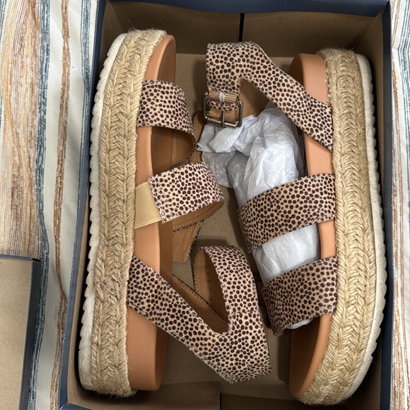 Universal Thread Annie Animal Leopard Print Platform Sandals - Picture 2 of 6